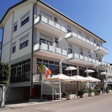Hotel Eugenio Rimini Esterno foto