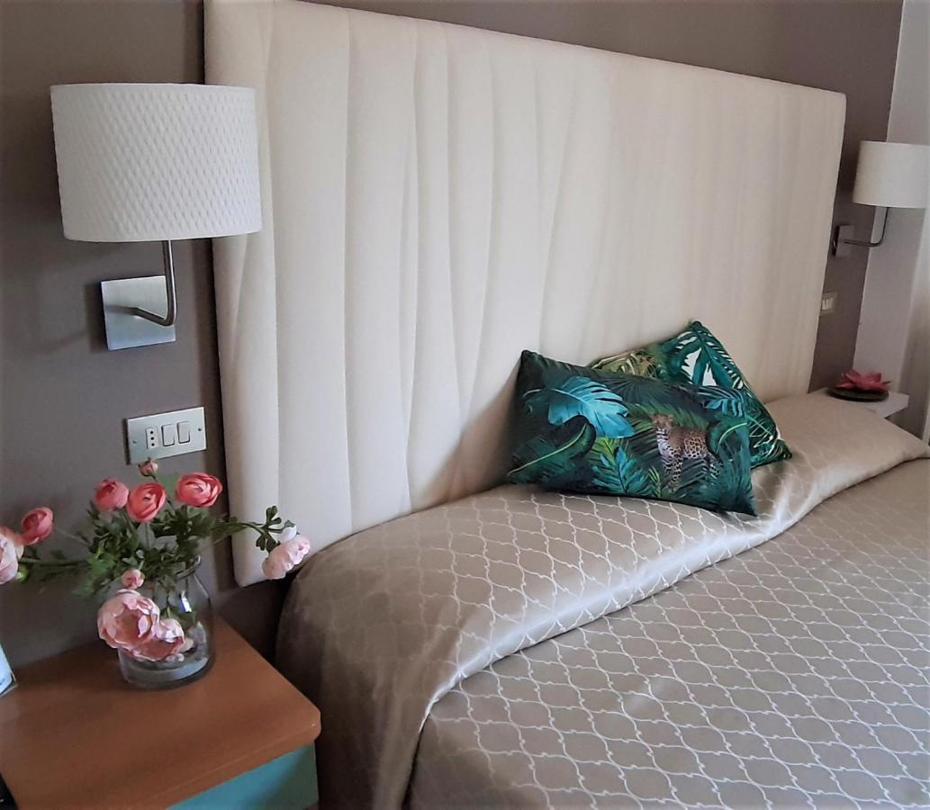 Hotel Eugenio Rimini Esterno foto