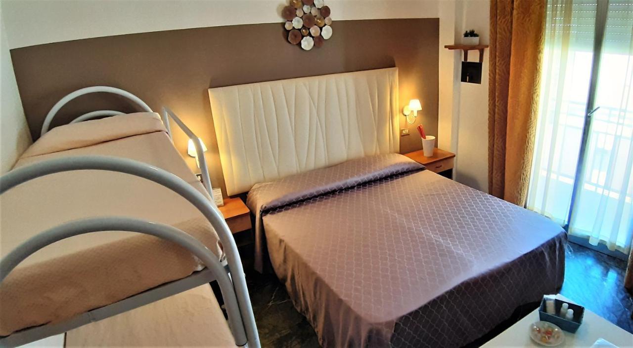 Hotel Eugenio Rimini Esterno foto