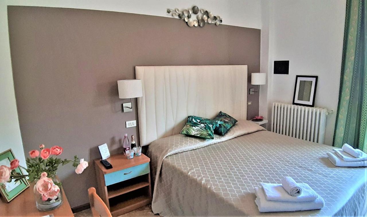 Hotel Eugenio Rimini Esterno foto