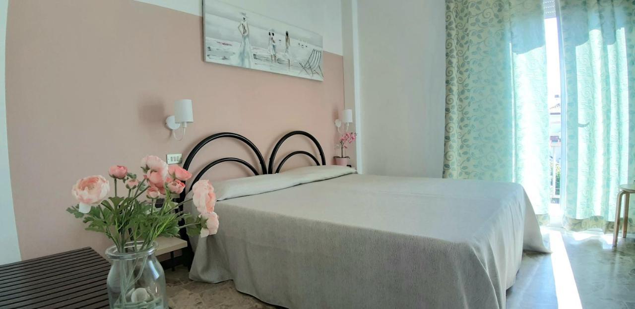 Hotel Eugenio Rimini Esterno foto