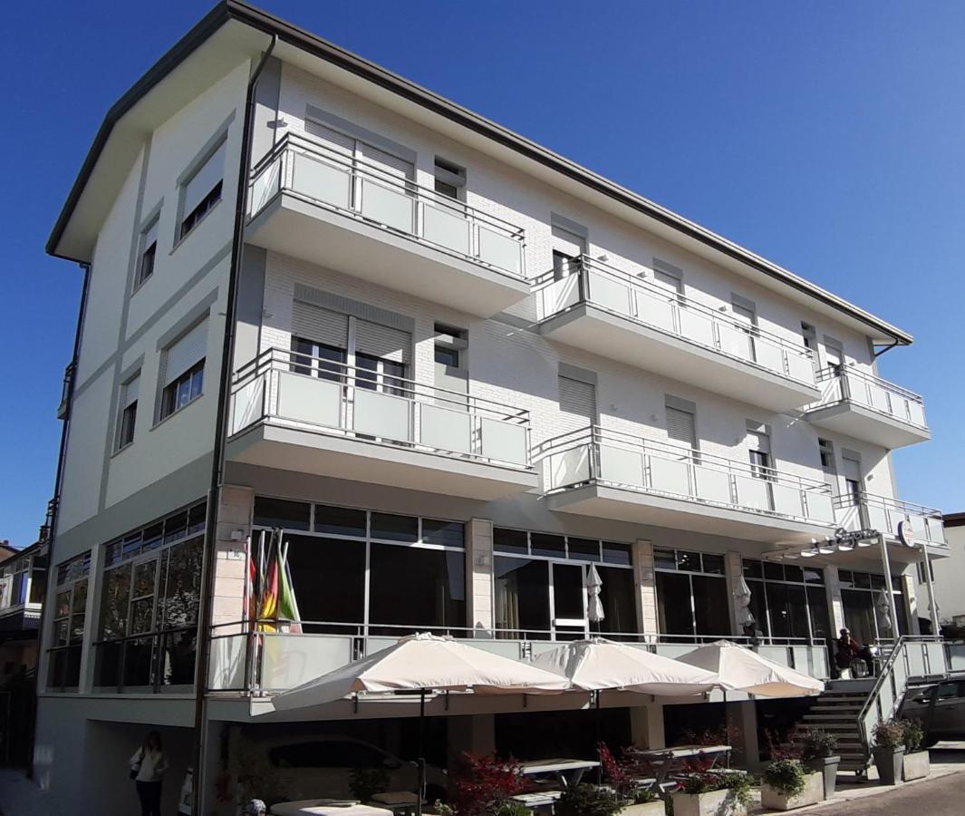 Hotel Eugenio Rimini Esterno foto