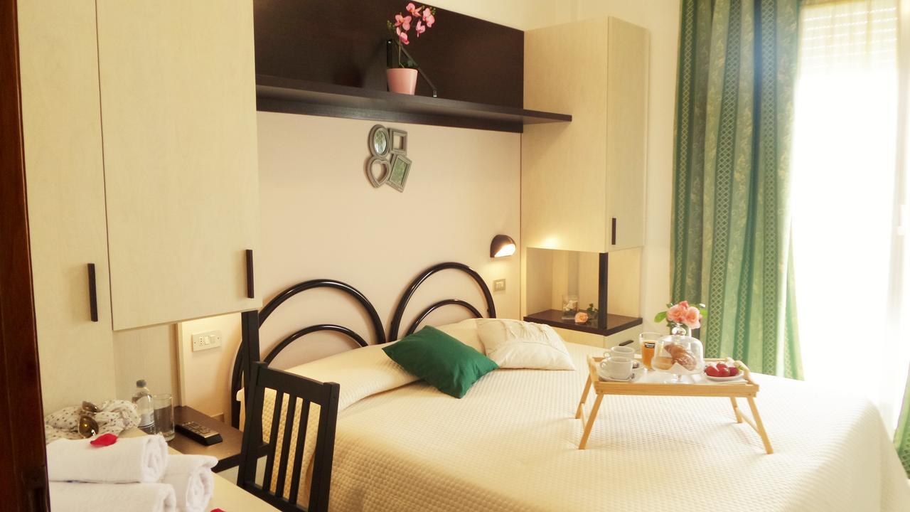 Hotel Eugenio Rimini Esterno foto