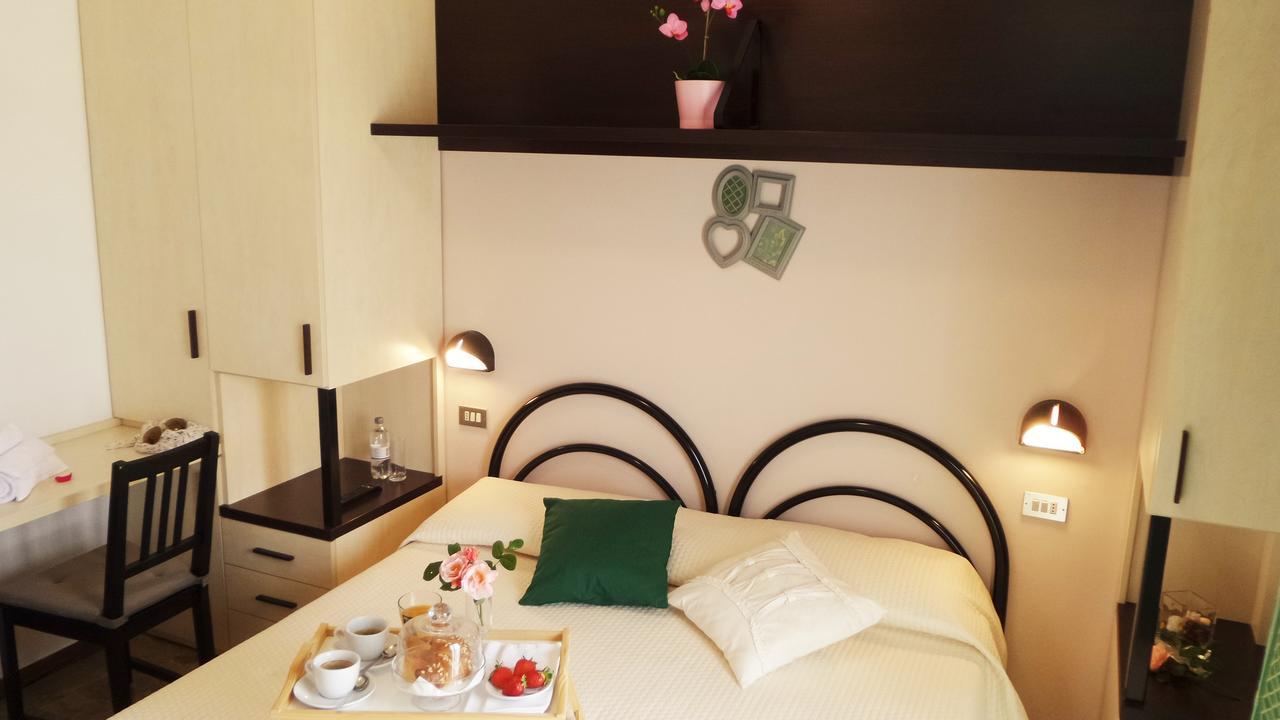 Hotel Eugenio Rimini Esterno foto