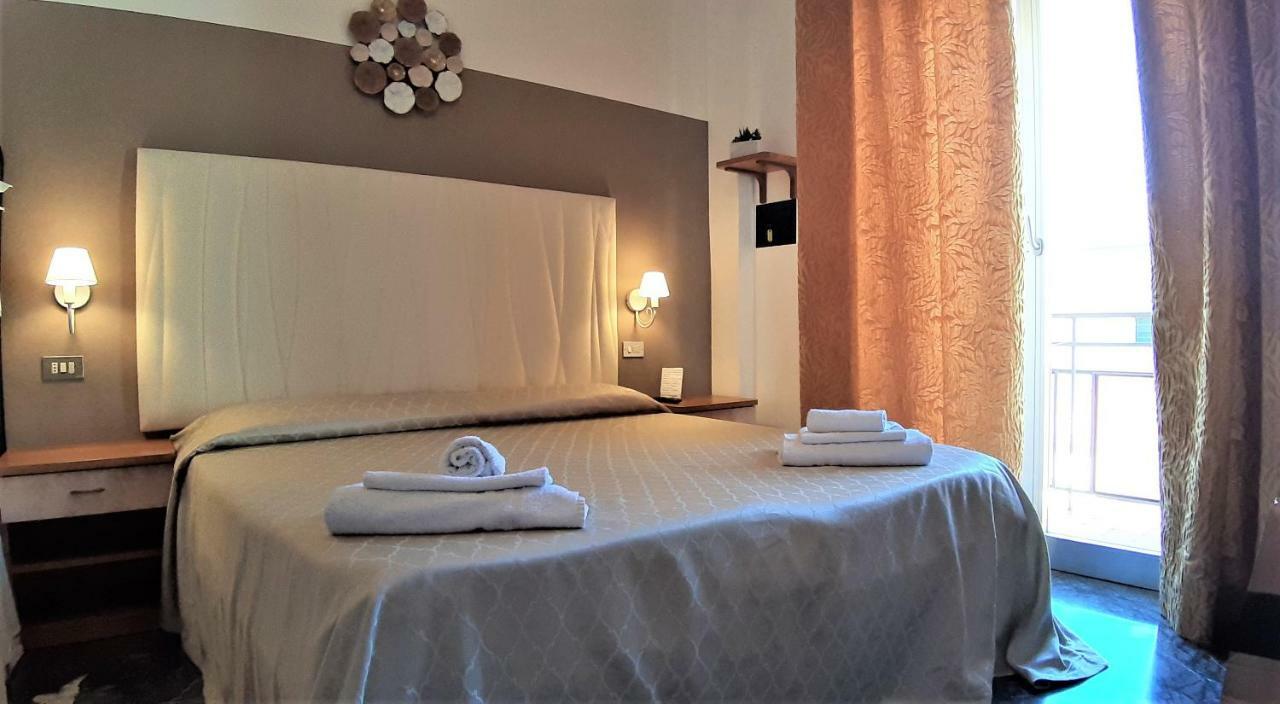 Hotel Eugenio Rimini Esterno foto