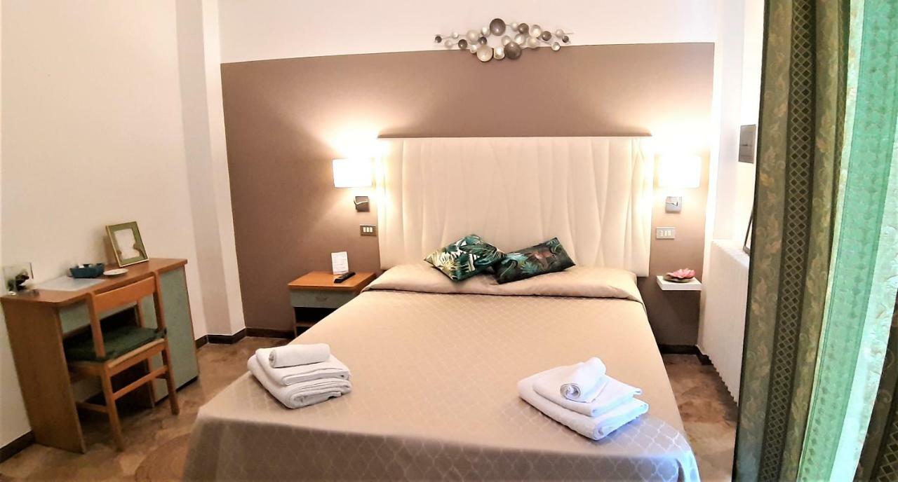 Hotel Eugenio Rimini Esterno foto